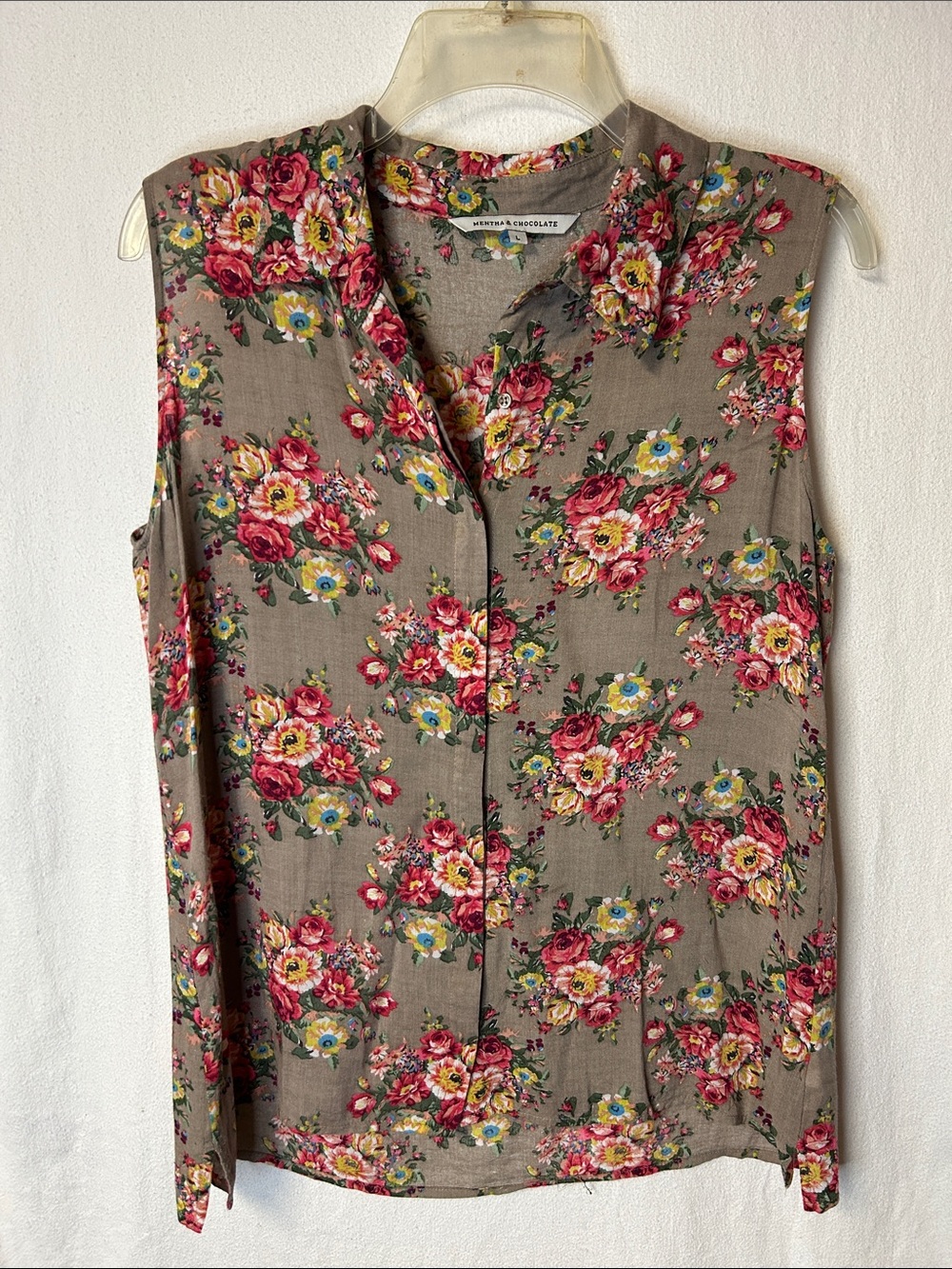 Mentha & Chocolate Sleeveless Size L Button-Front Top - Taupe w Pink Floral
